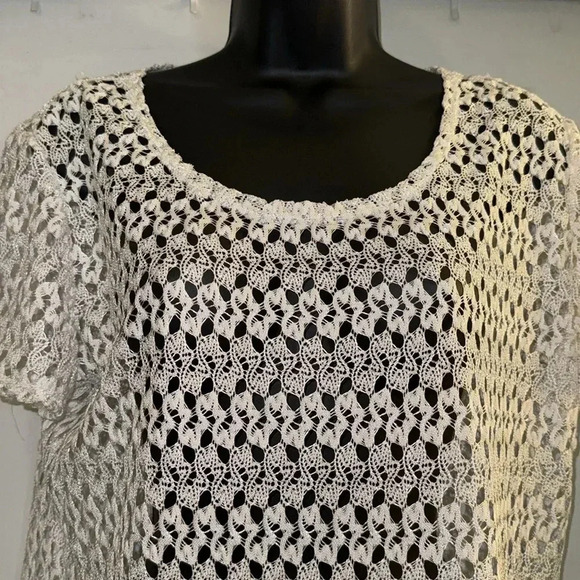 Notations beautiful sheer short sleeve top - Picture 2 of 7